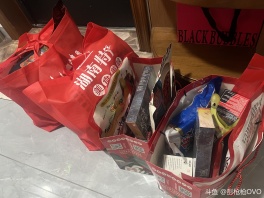 狠狠的发快递！给你们来点长沙特产的小震撼[微笑][微笑]