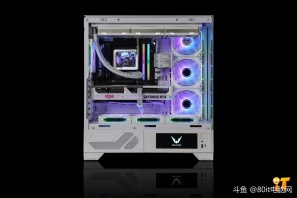 【瓦尔基里 vK03 6.2寸屏经典方案】兄弟们你们喜欢这个效果嘛，瓦尔基里VK036.2寸屏纯白科技海景房+七彩虹5070 Ultra白色装出来的效果你们喜欢嘛[色]感谢佛山杨先生的支持[抱拳]
CPU ：AMD 锐龙7 9800X3D
散热 ：钛钽LG700PRO 360 AMD版 白
内存 ：雷克沙DDR5 32G 6000 C28 战神之翼 套 银 A-Die
固态 ：宏碁掠夺者 GM7 1T
主板 ：华硕TUF GAMING B850M-PLUS
显卡 ：七彩虹5070 Ultra W OC 12G
电源 ：追风者AMP GH1000 白金全模 白 ATX3.1
机箱 ：瓦尔基里VK03 6.2寸屏 白
风扇 ：骨伽星链V2 120 白 正向
风扇 ：骨伽星链V2 120 白 反向*6
配件 ：灯光集线器