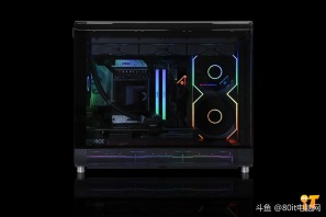 【未知玩家 幻翼LCD纯黑科幻方案】兄弟们你们喜欢这个效果嘛，未知玩家 幻翼LCD纯黑科幻方案+七彩虹5070战斧豪华版装出来的效果你们喜欢嘛[色]感谢南通王先生的支持[抱拳]
CPU ：AMD 锐龙7 9700X
散热 ：TRYX PANORAMA 展域 SE 360 ARGB 黑
内存 ：雷克沙DDR5 32G 6000 C28 战神之翼 套 黑 A-Die
固态 ：西数SN7100 1T M.2 黑盘 
主板 ：微星B650M GAMING PLUS WIFI
显卡 ：七彩虹战斧 5070 12G 豪华版
电源 ：美金竞蝠 GM750 金牌全模 ATX3.1
机箱 ：未知玩家 幻翼 LCD 黑
风扇 ：骨伽星链V2 120 黑 正向*4
风扇 ：骨伽星链V2 120 黑 反向*5
配件 ：灯光集线器