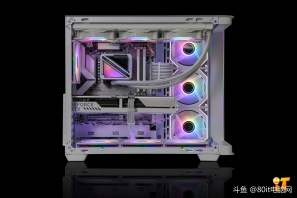 【AOC 震天弓 CG455一体弯玻海景房方案】兄弟们你们喜欢这个效果嘛，AOC 震天弓 CG455一体弯玻海景房方案+华硕TX5070-O12G装出来的效果你们喜欢嘛[色]感谢吕梁王先生的支持[抱拳]
CPU ：AMD 锐龙7 9700X
散热 ：钛钽SJ-A090 360 双平台版 白
内存 ：科摩思承影机甲 32G 6000 C28 套 白 A-Die
固态 ：西数SN5000 1T M.2 蓝盘
主板 ：技嘉B850M EAGLE WIFI6E ICE
显卡 ：华硕TX-RTX5070-O12G
电源 ：追风者AMP GH750 金牌全模 白 ATX3.1
机箱 ：AOC 震天弓 CG455 白
风扇 ：骨伽星链V2 120 白 正向
风扇 ：骨伽星链V2 120 白 反向*6
配件 ：灯光集线器