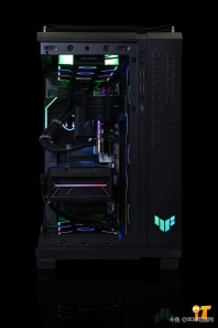 【华硕TUF 502纯黑无立柱经典海景房方案】兄弟们你们喜欢这个效果嘛，华硕TUF 502纯黑无立柱经典海景房方案+七彩虹5080火神黑色装出来的效果你们喜欢嘛[色]感谢怀化77的支持[抱拳]
CPU ：AMD 锐龙7 9800X3D
散热 ：钛钽LG700PRO 360 双平台版 黑
内存 ：芝奇F5 32G 6000 C28-TR5NS 皇家戟 EXPO版 银 套
固态 ：三星9100PRO 2T
主板 ：华硕ROG STRIX X870-A GAMING WIFI
显卡 ：七彩虹5080 Vulcan OC 16G
电源 ：追风者AMP GH1000 白金全模 黑 ATX3.1
机箱 ：华硕TUF GAMING GT502 黑 无立柱
风扇 ：骨伽星链V2 120 黑 正向*4
风扇 ：骨伽星链V2 120 黑 反向*6
配件 ：灯光集线器