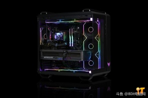 兄弟们你们喜欢这个效果嘛，华硕TUF 502纯黑无立柱海景房+七彩虹5090 D  ADOC 装出来的效果你们喜欢嘛[色]感谢上海吴先生的支持[抱拳]
CPU ：AMD 锐龙9 9950X3D原
散热 ：钛钽LG700PRO 360 AMD版 黑
内存 ：芝奇F5 64G 6000 C30-TR5NS 皇家戟 EXPO版 银 套
固态 ：三星990PRO 2T
主板 ：华硕TUF GAMING X870-PLUS WIFI
显卡 ：七彩虹5090 D Advanced OC 32G
电源 ：华硕ROG STRIX 雷鹰1200W 氮化镓 白金全模 ATX3.1
机箱 ：华硕TUF GAMING GT502 黑 无立柱
风扇 ：骨伽星链V2 120 黑 正向
风扇 ：骨伽星链V2 120 黑 反向*6