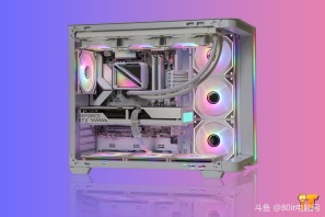 【AOC 震天弓 CG455一体弯玻海景房方案】兄弟们你们喜欢这个效果嘛，AOC 震天弓 CG455一体弯玻海景房方案+华硕TX5070-O12G装出来的效果你们喜欢嘛[色]感谢吕梁王先生的支持[抱拳]
CPU ：AMD 锐龙7 9700X
散热 ：钛钽SJ-A090 360 双平台版 白
内存 ：科摩思承影机甲 32G 6000 C28 套 白 A-Die
固态 ：西数SN5000 1T M.2 蓝盘
主板 ：技嘉B850M EAGLE WIFI6E ICE
显卡 ：华硕TX-RTX5070-O12G
电源 ：追风者AMP GH750 金牌全模 白 ATX3.1
机箱 ：AOC 震天弓 CG455 白
风扇 ：骨伽星链V2 120 白 正向
风扇 ：骨伽星链V2 120 白 反向*6
配件 ：灯光集线器