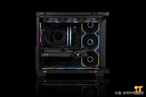 【80it电脑网】兄弟们你们喜欢这个效果嘛，AOC 震天弓CG455纯黑一体弯玻无立柱海景房+华硕TUF 7800XT装出来的效果你们喜欢嘛[色]感谢上海王先生的支持[抱拳]
CPU ：intel i5 12600KF
散热 ：超频三DA360 PRO ARGB 黑 数显版
内存 ：金百达32GB(16G*2) 3600 黑刃 套
固态 ：雷克沙NQ790 1T
主板 ：华硕PRIME B760M-AYW WIFI D4
显卡 ：华硕TUF RX7800XT-O16G-OG-GAMING
电源 ：长城E7 750W 金牌全模 ATX3.1
机箱 ：AOC 震天弓 CG455 黑
风扇 ：骨伽星链V2 120 黑 正向
风扇 ：骨伽星链V2 120 黑 反向*6
配件 ：灯光集线器