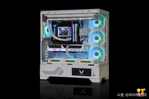【瓦尔基里 vK03 6.2寸屏经典方案】兄弟们你们喜欢这个效果嘛，瓦尔基里VK036.2寸屏纯白科技海景房+七彩虹5070 Ultra白色装出来的效果你们喜欢嘛[色]感谢佛山杨先生的支持[抱拳]
CPU ：AMD 锐龙7 9800X3D
散热 ：钛钽LG700PRO 360 AMD版 白
内存 ：雷克沙DDR5 32G 6000 C28 战神之翼 套 银 A-Die
固态 ：宏碁掠夺者 GM7 1T
主板 ：华硕TUF GAMING B850M-PLUS
显卡 ：七彩虹5070 Ultra W OC 12G
电源 ：追风者AMP GH1000 白金全模 白 ATX3.1
机箱 ：瓦尔基里VK03 6.2寸屏 白
风扇 ：骨伽星链V2 120 白 正向
风扇 ：骨伽星链V2 120 白 反向*6
配件 ：灯光集线器