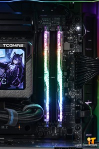 兄弟们你们喜欢这个效果嘛，华硕TUF 502纯黑无立柱海景房+七彩虹5090 D  ADOC 装出来的效果你们喜欢嘛[色]感谢上海吴先生的支持[抱拳]
CPU ：AMD 锐龙9 9950X3D原
散热 ：钛钽LG700PRO 360 AMD版 黑
内存 ：芝奇F5 64G 6000 C30-TR5NS 皇家戟 EXPO版 银 套
固态 ：三星990PRO 2T
主板 ：华硕TUF GAMING X870-PLUS WIFI
显卡 ：七彩虹5090 D Advanced OC 32G
电源 ：华硕ROG STRIX 雷鹰1200W 氮化镓 白金全模 ATX3.1
机箱 ：华硕TUF GAMING GT502 黑 无立柱
风扇 ：骨伽星链V2 120 黑 正向
风扇 ：骨伽星链V2 120 黑 反向*6