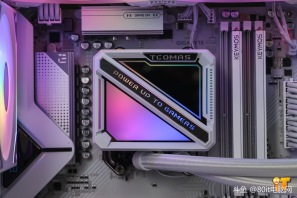 【AOC 震天弓 CG455一体弯玻海景房方案】兄弟们你们喜欢这个效果嘛，AOC 震天弓 CG455一体弯玻海景房方案+华硕TX5070-O12G装出来的效果你们喜欢嘛[色]感谢吕梁王先生的支持[抱拳]
CPU ：AMD 锐龙7 9700X
散热 ：钛钽SJ-A090 360 双平台版 白
内存 ：科摩思承影机甲 32G 6000 C28 套 白 A-Die
固态 ：西数SN5000 1T M.2 蓝盘
主板 ：技嘉B850M EAGLE WIFI6E ICE
显卡 ：华硕TX-RTX5070-O12G
电源 ：追风者AMP GH750 金牌全模 白 ATX3.1
机箱 ：AOC 震天弓 CG455 白
风扇 ：骨伽星链V2 120 白 正向
风扇 ：骨伽星链V2 120 白 反向*6
配件 ：灯光集线器