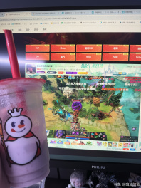 眼哥说他没喝过蜜雪
然而我正喝着蜜雪看他直播[可怜]