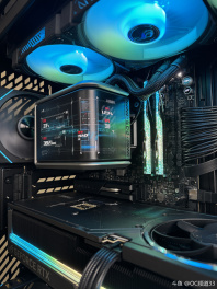 《这辈子总要拥有一台ROG全家桶》

致杰伦哥
全ROG顶配整机交付
9950X3D2 + 5090夜神
幻世神海景房 + 4K 240Hz OLED
性能与信仰，一步到胃#华硕ROG全家桶