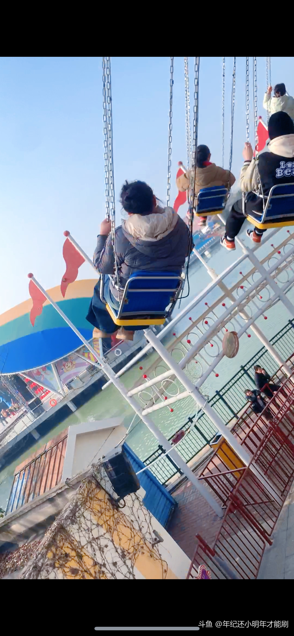 四个过山车项目看似危险实则一点也不安全 很想拍第一视角 也得亏手机