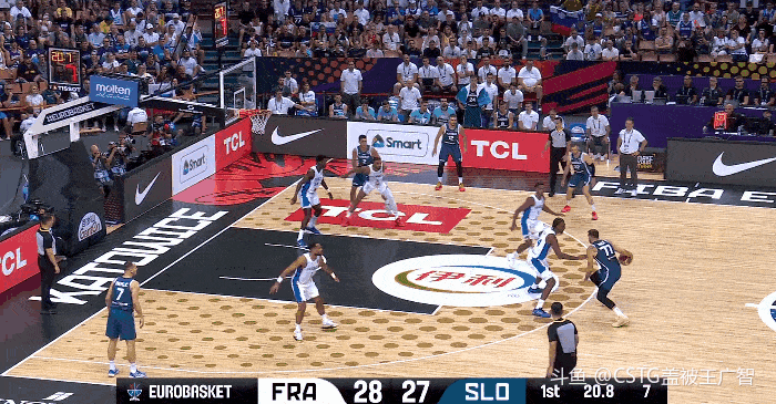 🤡学学什么叫后撤步[坏笑]