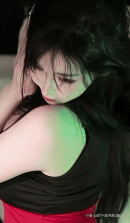 阿喜BABYxi-一个有着理想女性身材的诱人女神，你的一切都显得无比迷人。 眼睛，微笑，身体的曲线在舞蹈中，它似乎是一个艺术杰作，你想无休止地享受。[星星眼]