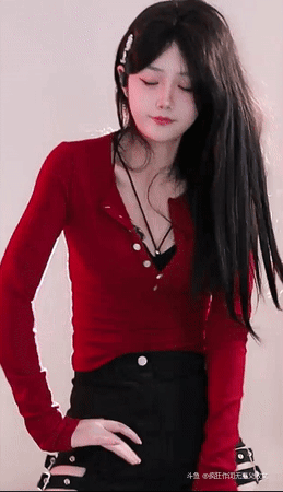 小羊咩咩q-一朵美丽的年轻花朵在它的舞蹈中开放，猩红花瓣的令人眼花缭乱的景象使我的目光目瞪口呆。
跳舞的猩红玫瑰。 这一刻你是最美的，这一刻你在世界之巅，你是一朵在云中翩翩起舞的花。[星星眼]