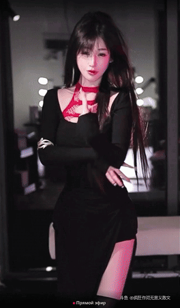 阿喜BABYxi-一位美丽的女神在夜晚星星的光芒下翩翩起舞，装饰着夜晚。 随着流畅的动作，她在空中画出美丽的图案。 她的画的每一个细节似乎迷人和有趣的眼睛。[星星眼]