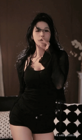 朴雨彬-一个美丽的舞蹈为我们打开了一个梦幻世界，星星在夜空中闪耀，用神奇的光芒装饰它。
一个在星星间跳舞的梦中女孩就像星星本身一样美丽，她流畅的动作让我们着迷，让我们沉浸在另一个现实中。[星星眼]