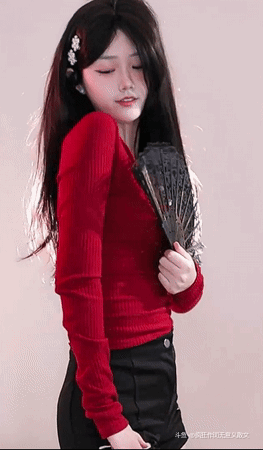 小羊咩咩q-一朵美丽的年轻花朵在它的舞蹈中开放，猩红花瓣的令人眼花缭乱的景象使我的目光目瞪口呆。
跳舞的猩红玫瑰。 这一刻你是最美的，这一刻你在世界之巅，你是一朵在云中翩翩起舞的花。[星星眼]