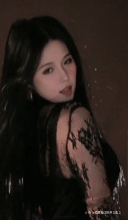 朴雨彬-不管发生什么,女神都在跳她迷人的舞. 她的舞姿优美无比。 她就像春天的女神，充满活力和激情。
她的舞蹈将生命注入你的思想和身体，给你愉快的印象，让你飞入雪白的云层。[星星眼]