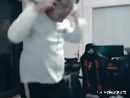 晚上9点驴酱菜单：红烧猪头肉！野猪肝！大鹅烧肉！清蒸胖头鱼，还有日本三文鱼刺身寿司，还有美女大鼻服务生！