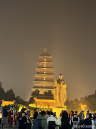 钟楼去了，大唐不夜城去了，兵马俑看了，武则天陵园逛了，华山算是爬个百分之 30，壶口瀑布也看了。让我印象深刻的就是美食吃不惯[裂开][裂开]