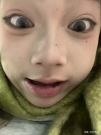 长假在公司的加班就要结束啦～
这个月的一些小日常（还是忍不住分享，没办法，我太可爱了捏～
大概就是从现在到三月初都只能拿手机播了 真心舍不得空调 以后只能看到四川省省服版达雅了 别灰心 毕竟我的身材永远曼妙哦～