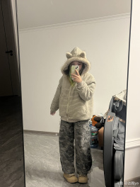 长假在公司的加班就要结束啦～
这个月的一些小日常（还是忍不住分享，没办法，我太可爱了捏～
大概就是从现在到三月初都只能拿手机播了 真心舍不得空调 以后只能看到四川省省服版达雅了 别灰心 毕竟我的身材永远曼妙哦～