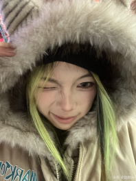 长假在公司的加班就要结束啦～
这个月的一些小日常（还是忍不住分享，没办法，我太可爱了捏～
大概就是从现在到三月初都只能拿手机播了 真心舍不得空调 以后只能看到四川省省服版达雅了 别灰心 毕竟我的身材永远曼妙哦～