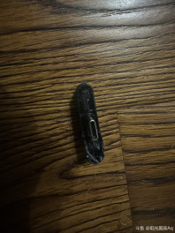 告诉大家一个不幸的消息我的外设价全部被咬坏了一个接收器一个耳机连接线全部毁于大强气死我了[怒][怒][怒][怒][怒]