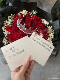 圣诞快乐🎄来自辉少宝宝的爱 祝大家圣诞节平安夜快乐呀[topic src="5872"]#圣诞节[/topic] [topic src="106327"]#圣诞节🎄[/topic] 