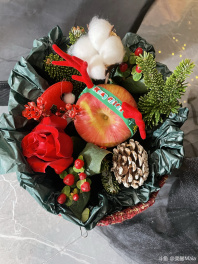 圣诞快乐🎄来自辉少宝宝的爱 祝大家圣诞节平安夜快乐呀[topic src="5872"]#圣诞节[/topic] [topic src="106327"]#圣诞节🎄[/topic] 