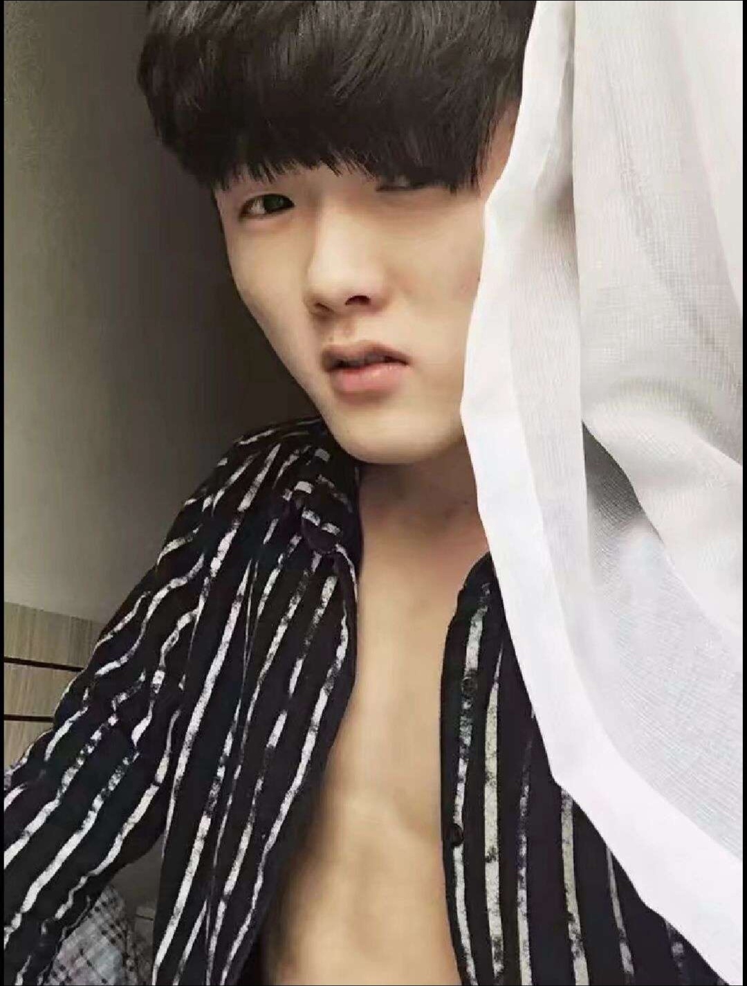 我以为你们都是开玩笑的 不会真以为石页丑吧