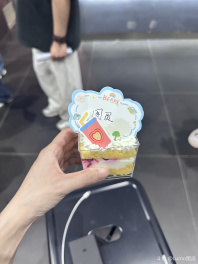 第二次参加周年了 开心开心
希望大家也开心
六一快乐

[爱你]
 （先放一些照片  还有一些合照在回放里面嘻嘻）